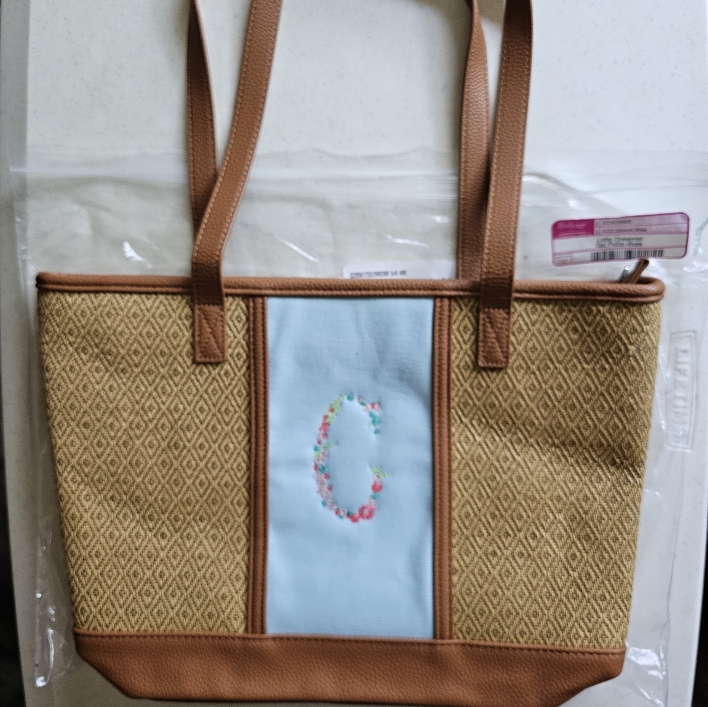 Thirty-One Little Dreamer Diamond Straw and Aqua color Shoulder Bag w/C emblem